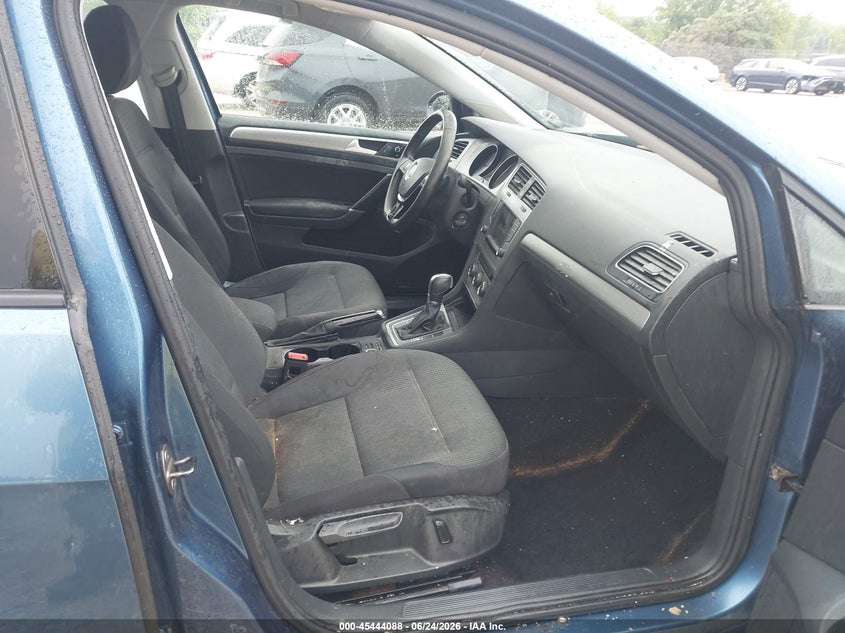 2016 Volkswagen Golf sportsvan VIN 3VWC17AU9GM501106 IAAI salvage auction — FRONT END, Salvage Title, sold $375 on 2026-08-11 (photo 5)