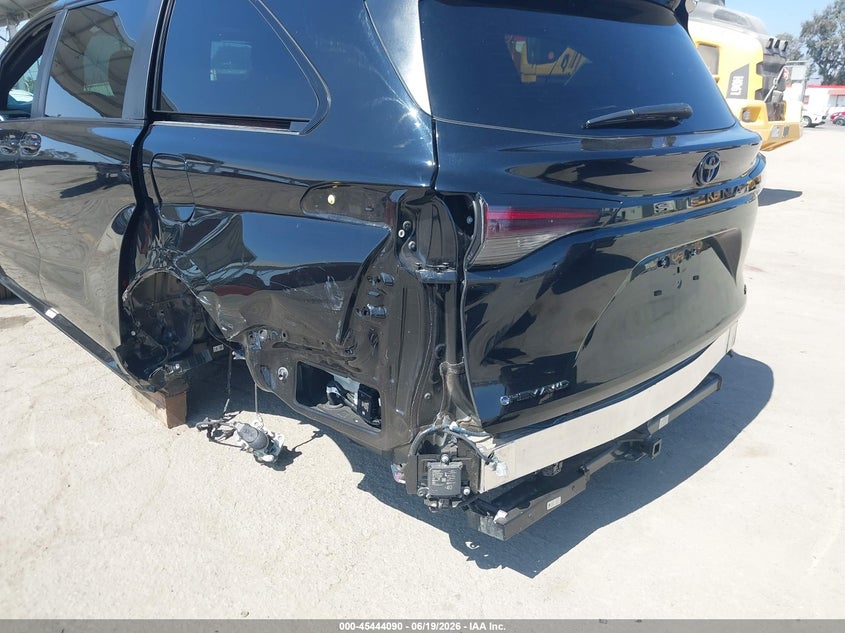 2025 Toyota Sienna VIN 5TDCSKFC4SS213263 IAAI salvage auction — REAR END, Salvage (California), sold $26,350 on 2026-07-20 (photo 6)