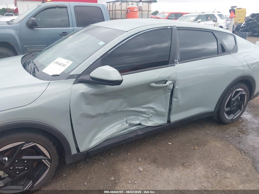 2025 Kia K4 VIN 3KPFU4DE5SE213841 IAAI salvage auction — LEFT SIDE, Salvage Title, sold $8,200 on 2026-07-29 (photo 6)