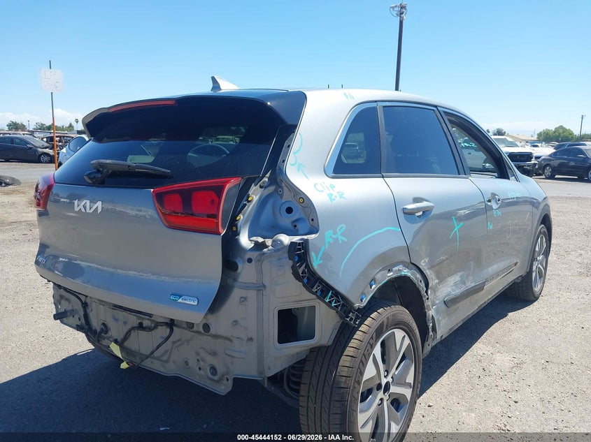 2022 Kia Niro VIN KNDCC3LG5N5160707 IAAI salvage auction — SIDE, Salvage (California), sold $6,050 on 2026-07-30 (photo 4)