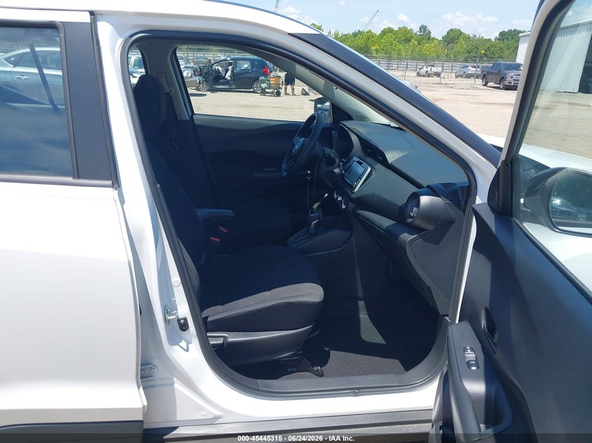 2024 Nissan Kicks VIN 3N1CP5BV2RL586279 IAAI salvage auction — REAR END, Salvage Title, sold $2,850 on 2026-07-23 (photo 5)