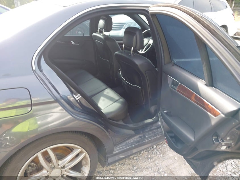 2014 Mercedes-benz C-klasse VIN WDDGF4HB1EA961580 IAAI salvage auction — WATER/FLOOD, Salvage Title, sold $25 on 2026-07-31 (photo 8)