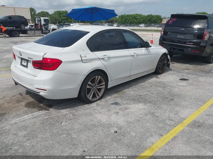 2016 BMW 3er VIN WBA8E9G53GNU30366 IAAI salvage auction — NORMAL WEAR, Clear (Florida), sold $375 on 2026-07-09 (photo 4)