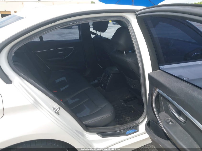 2016 BMW 3er VIN WBA8E9G53GNU30366 IAAI salvage auction — NORMAL WEAR, Clear (Florida), sold $375 on 2026-07-09 (photo 8)