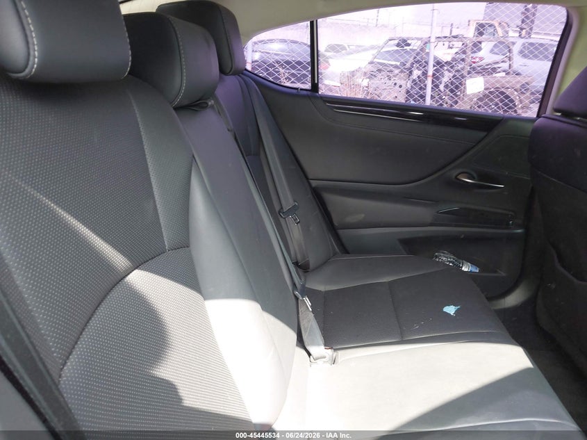 2020 Lexus ES VIN 58AD21B15LU012430 IAAI salvage auction — REAR END, Salvage Title, sold $10,700 on 2026-07-26 (photo 8)