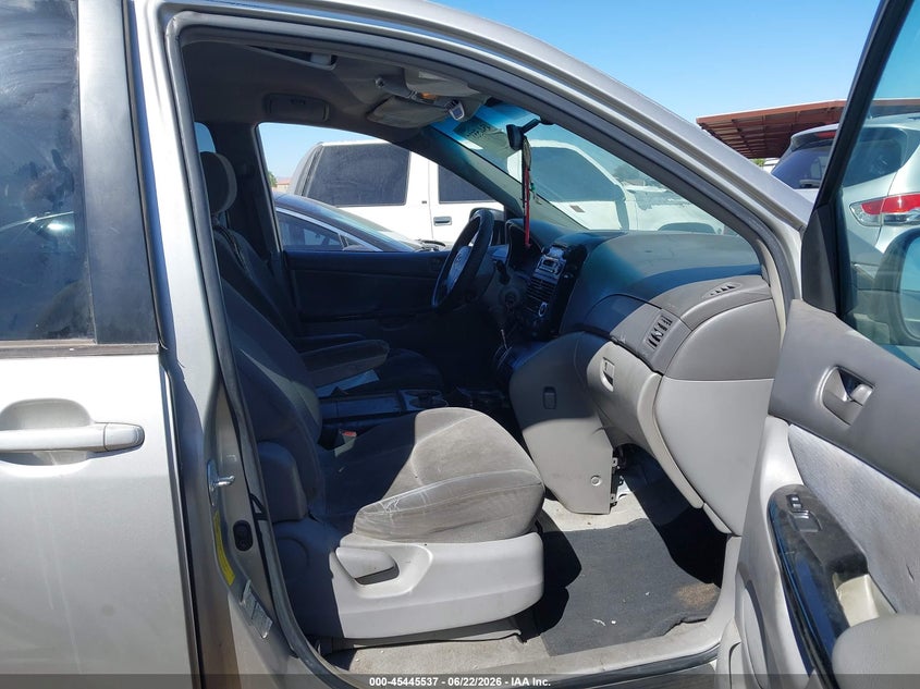 2004 Toyota Sienna VIN 5TDBA23C54S024434 IAAI salvage auction — NORMAL WEAR, Clear-Dealer Only (Arizona), sold $650 on 2026-07-28 (photo 5)