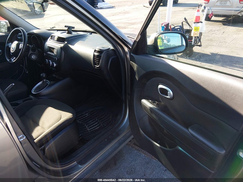 2014 Kia Soul VIN KNDJN2A28E7052654 IAAI salvage auction — NORMAL WEAR, Clear (South Carolina), sold $375 on 2026-07-22 (photo 5)