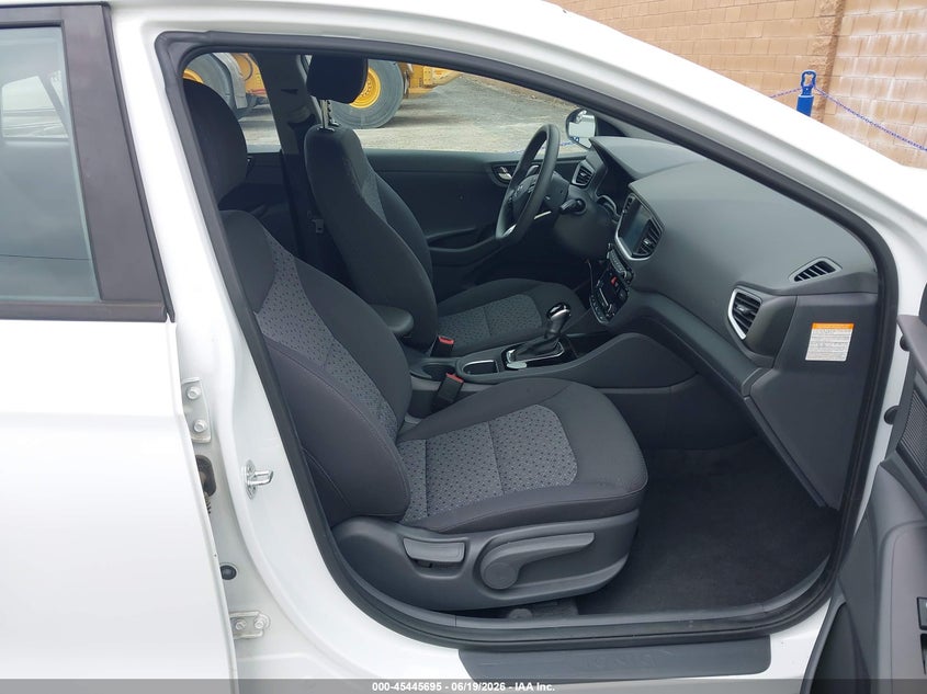 2019 Hyundai Ioniq hybrid VIN KMHC65LC2KU108013 IAAI salvage auction — NORMAL WEAR, Sf97 (California), sold $5,600 on 2026-07-28 (photo 5)