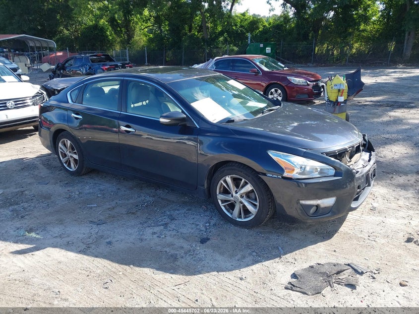 2013 Nissan Altima VIN 1N4AL3AP7DC112698 IAAI salvage auction — FRONT & REAR, Salvage Title, sold $250 on 2026-07-31 (photo 1)