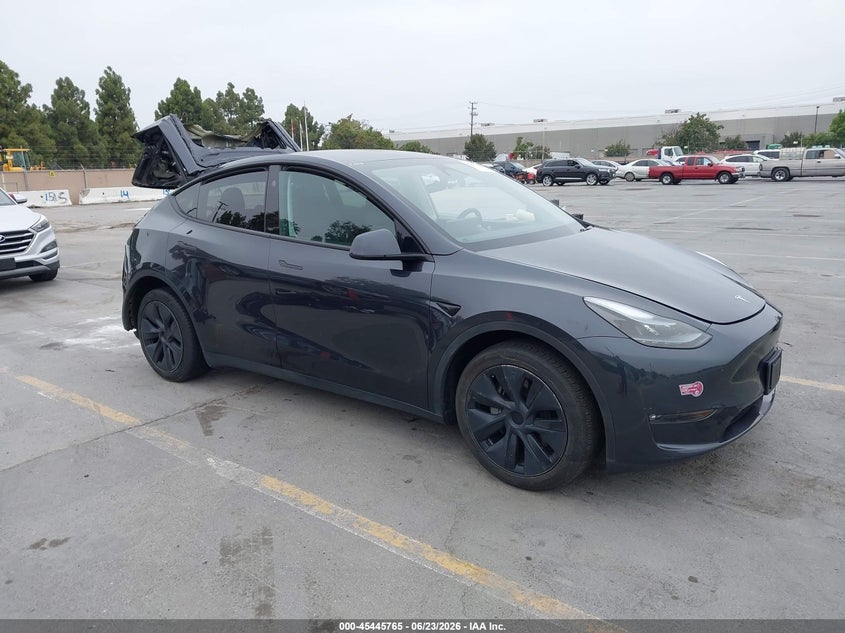 2024 Tesla Model y VIN 7SAYGDEE2RF159825 IAAI salvage auction — REAR END, Salvage (California), sold $9,050 on 2026-07-06 (photo 1)