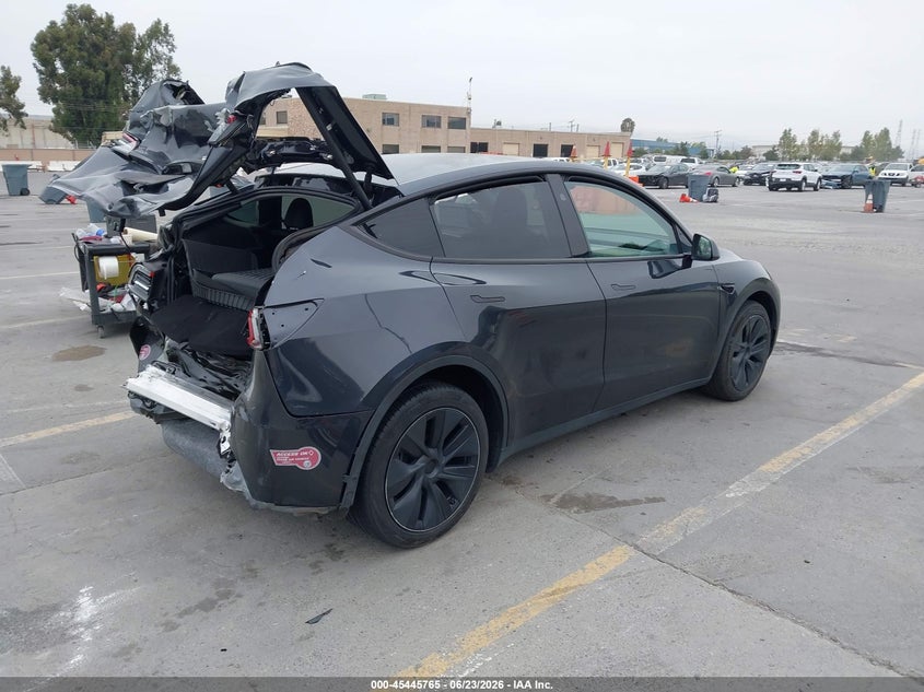 2024 Tesla Model y VIN 7SAYGDEE2RF159825 IAAI salvage auction — REAR END, Salvage (California), sold $9,050 on 2026-07-06 (photo 4)
