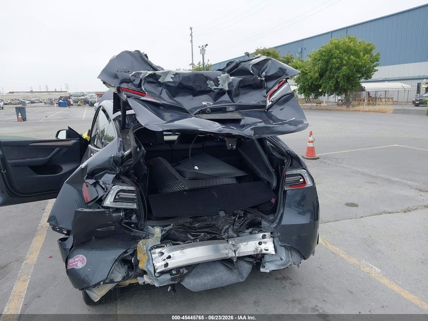 2024 Tesla Model y VIN 7SAYGDEE2RF159825 IAAI salvage auction — REAR END, Salvage (California), sold $9,050 on 2026-07-06 (photo 6)