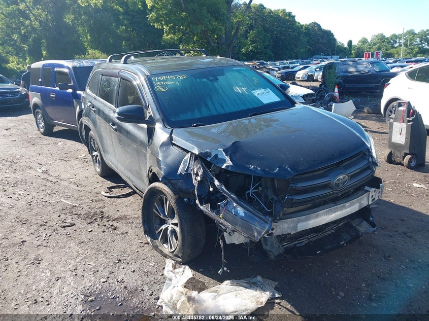 2018 Toyota Highlander VIN 5TDBZRFH4JS851426 IAAI salvage auction — FRONT END, Mv-907A (New York), sold $3,800 on 2026-07-14 (photo 1)