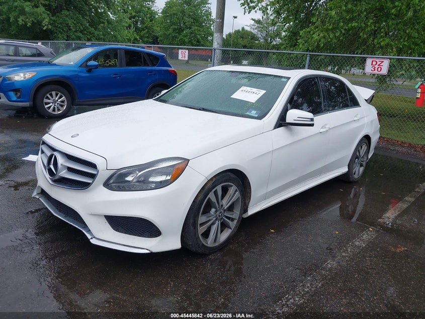 2014 Mercedes-benz E-klasse VIN WDDHF5KB7EA964177 IAAI salvage auction — RIGHT REAR, Salvage Title, sold $1,650 on 2026-08-03 (photo 2)