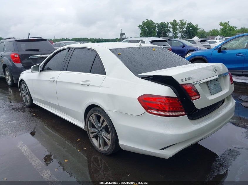 2014 Mercedes-benz E-klasse VIN WDDHF5KB7EA964177 IAAI salvage auction — RIGHT REAR, Salvage Title, sold $1,650 on 2026-08-03 (photo 3)