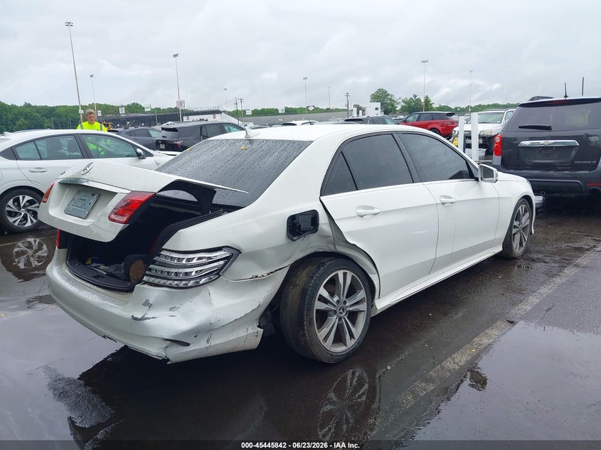 2014 Mercedes-benz E-klasse VIN WDDHF5KB7EA964177 IAAI salvage auction — RIGHT REAR, Salvage Title, sold $1,650 on 2026-08-03 (photo 4)