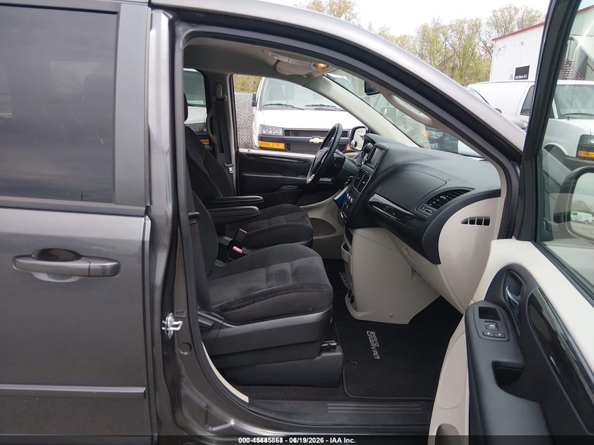 2017 Dodge Grand caravan VIN 2C4RDGBG8HR783035 IAAI salvage auction — NORMAL WEAR, Sf97 (Maryland), sold $10,900 on 2026-08-18 (photo 5)