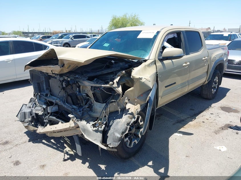 2018 Toyota Tacoma VIN 5TFCZ5AN3JX134598 IAAI salvage auction — LEFT FRONT, Salvage Title, sold $6,900 on 2026-07-31 (photo 2)