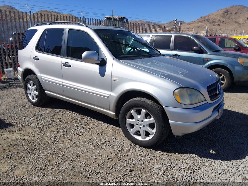 2000 Mercedes-benz Ml-class VIN 4JGAB72E1YA205697 — IAAI salvage auction photo