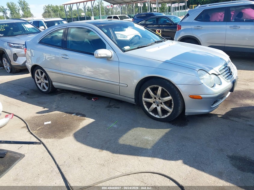 2004 Mercedes-benz C class VIN WDBRN40J84A614155 IAAI salvage auction — SIDE, Salvage - Greater Than 75% (Maryland), sold $300 on 2026-07-16 (photo 1)