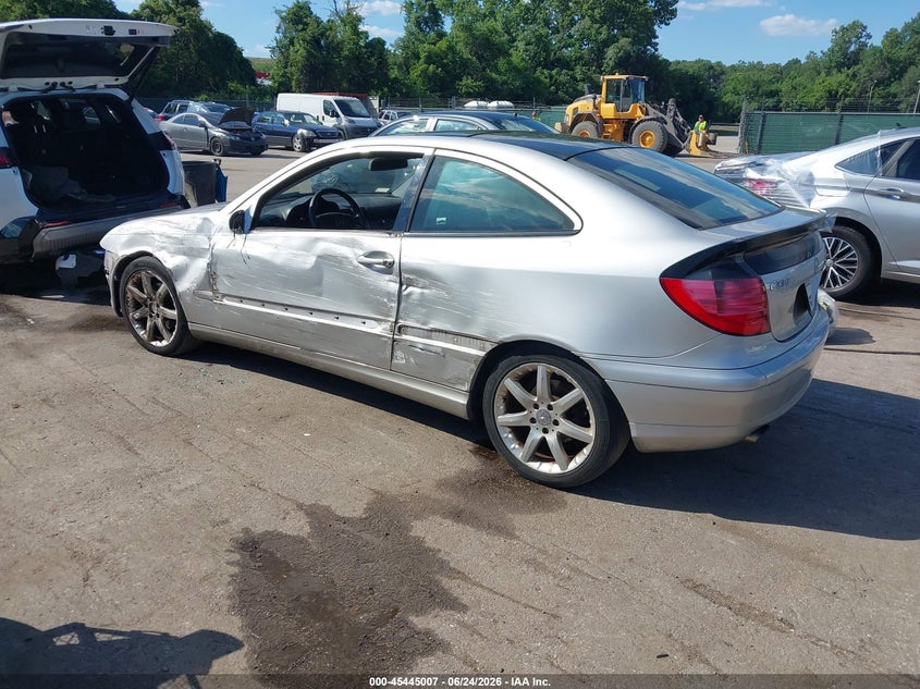 2004 Mercedes-benz C class VIN WDBRN40J84A614155 IAAI salvage auction — SIDE, Salvage - Greater Than 75% (Maryland), sold $300 on 2026-07-16 (photo 3)