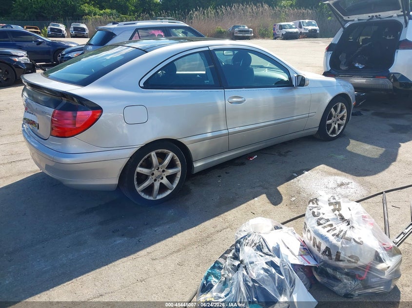 2004 Mercedes-benz C class VIN WDBRN40J84A614155 IAAI salvage auction — SIDE, Salvage - Greater Than 75% (Maryland), sold $300 on 2026-07-16 (photo 4)