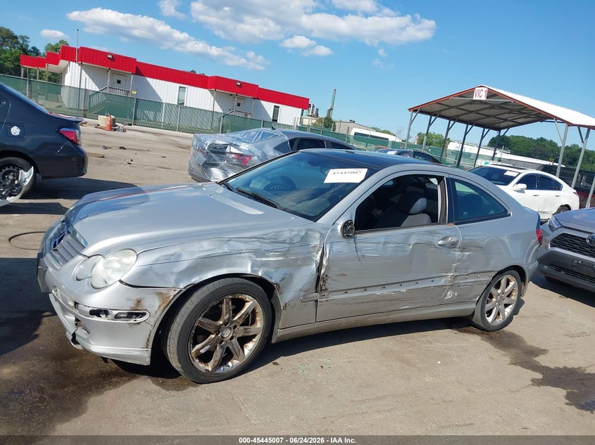 2004 Mercedes-benz C class VIN WDBRN40J84A614155 IAAI salvage auction — SIDE, Salvage - Greater Than 75% (Maryland), sold $300 on 2026-07-16 (photo 6)