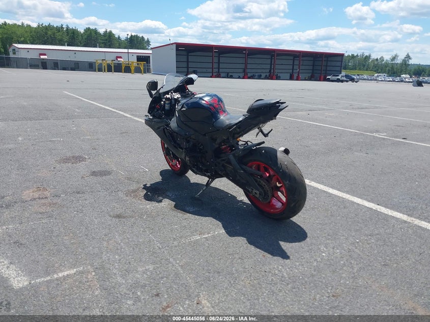 2018 Yamaha Yzf VIN JYARN39E4JA003578 IAAI salvage auction — LEFT SIDE, Salvage Title, sold $3,100 on 2026-07-28 (photo 4)