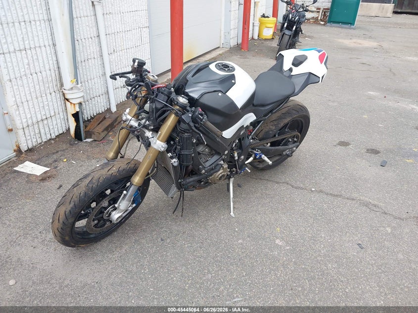 2024 BMW S 1000 VIN WB10E6307R6J58729 IAAI salvage auction — FRONT END, Mv-907A (New York), sold $5,100 on 2026-07-21 (photo 2)