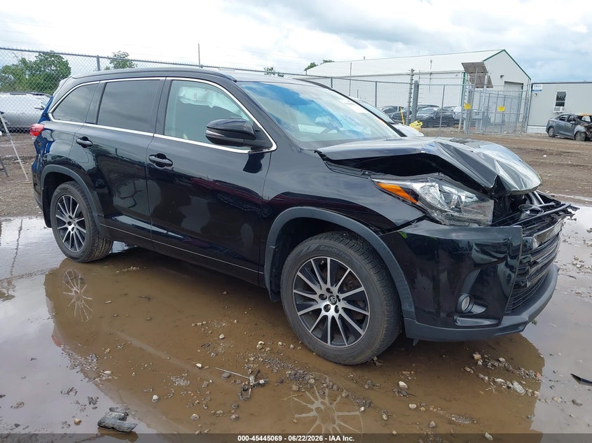 2017 Toyota Highlander VIN 5TDJZRFH7HS422982 IAAI salvage auction — FRONT END, Salvage (Ohio), sold $5,700 on 2026-07-10 (photo 1)