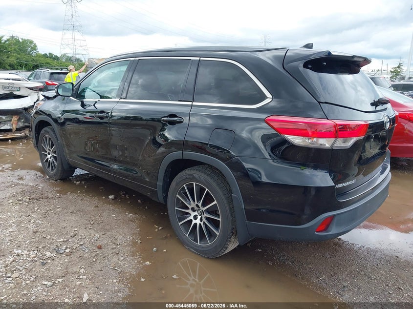 2017 Toyota Highlander VIN 5TDJZRFH7HS422982 IAAI salvage auction — FRONT END, Salvage (Ohio), sold $5,700 on 2026-07-10 (photo 3)