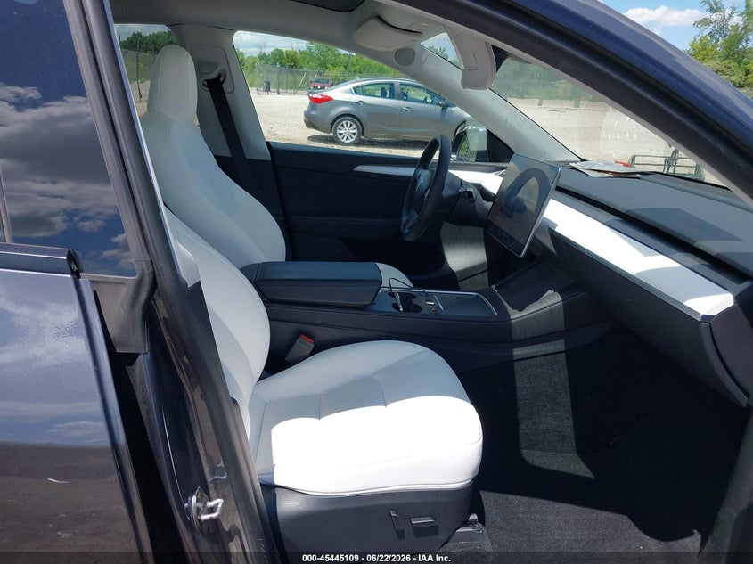 2023 Tesla Model y VIN 7SAYGDEE8PF807391 IAAI salvage auction — LEFT FRONT, Salvage Title, sold $13,600 on 2026-07-30 (photo 5)