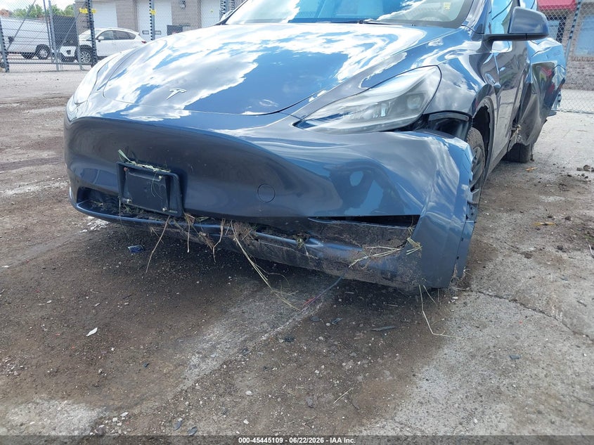 2023 Tesla Model y VIN 7SAYGDEE8PF807391 IAAI salvage auction — LEFT FRONT, Salvage Title, sold $13,600 on 2026-07-30 (photo 6)