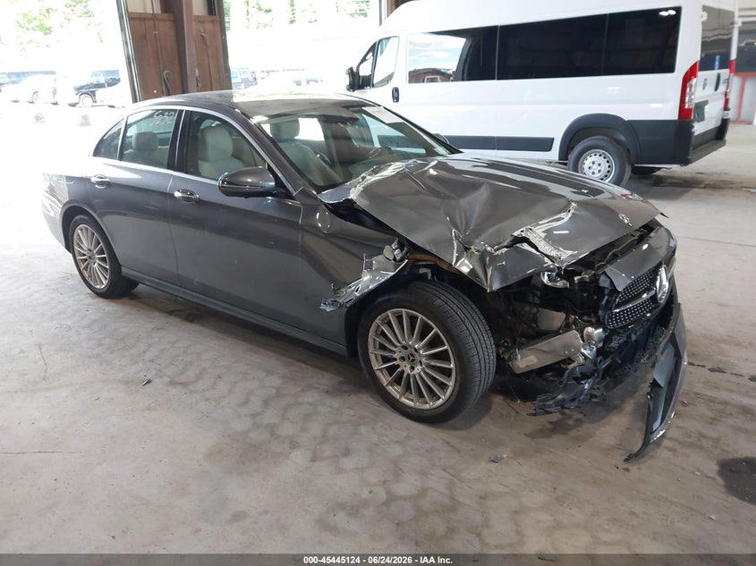 2023 Mercedes-benz E-klasse VIN W1KZF8EB2PB110499 IAAI salvage auction — RIGHT FRONT, Salvage Title, sold $17,050 on 2026-07-22 (photo 1)