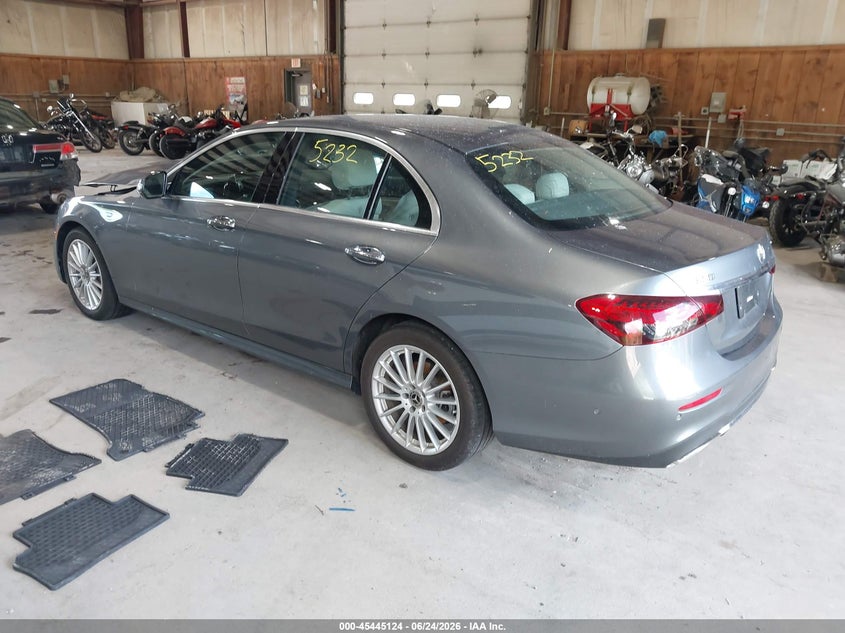 2023 Mercedes-benz E-klasse VIN W1KZF8EB2PB110499 IAAI salvage auction — RIGHT FRONT, Salvage Title, sold $17,050 on 2026-07-22 (photo 3)