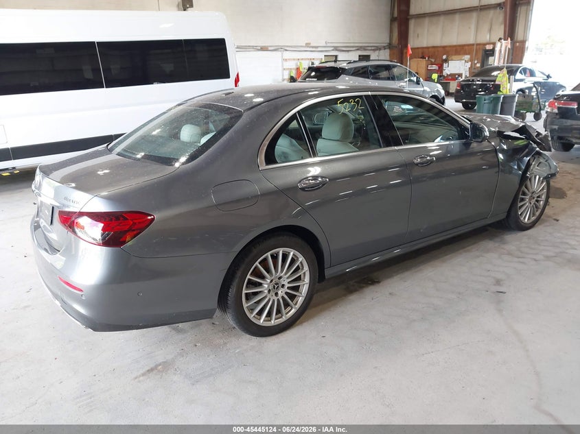 2023 Mercedes-benz E-klasse VIN W1KZF8EB2PB110499 IAAI salvage auction — RIGHT FRONT, Salvage Title, sold $17,050 on 2026-07-22 (photo 4)