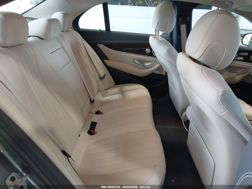 2023 Mercedes-benz E-klasse VIN W1KZF8EB2PB110499 IAAI salvage auction — RIGHT FRONT, Salvage Title, sold $17,050 on 2026-07-22 (photo 8)