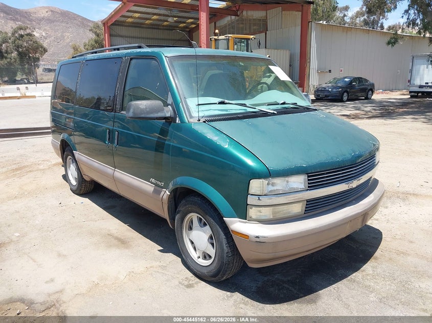 2000 Chevrolet Astro VIN 1GNDM19W3YB137878 IAAI salvage auction — NORMAL WEAR, Clear - Dealer Only (California), sold $2,025 on 2026-07-07 (photo 1)