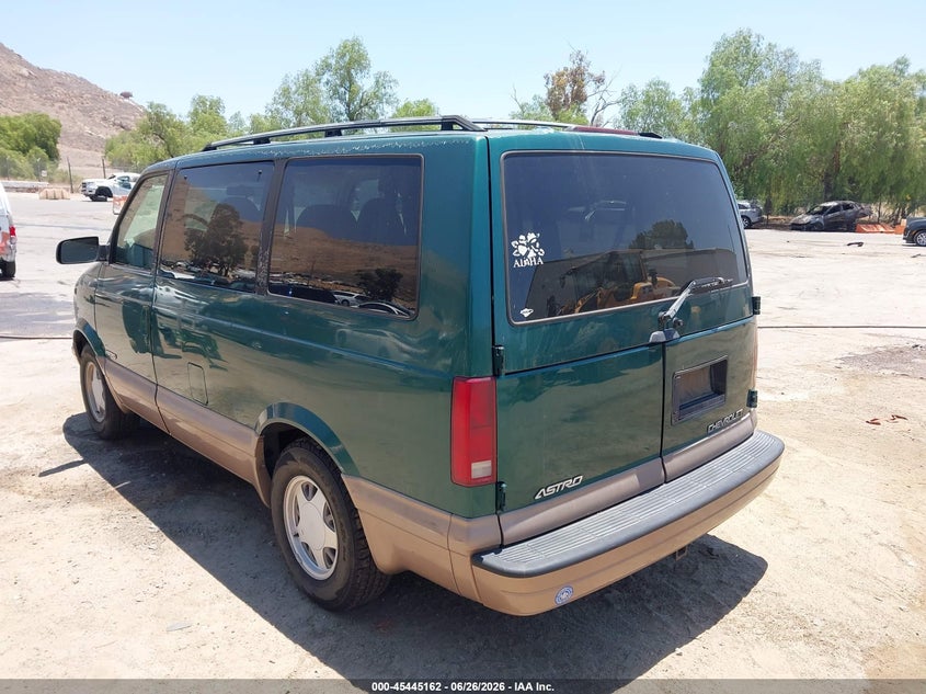 2000 Chevrolet Astro VIN 1GNDM19W3YB137878 IAAI salvage auction — NORMAL WEAR, Clear - Dealer Only (California), sold $2,025 on 2026-07-07 (photo 3)