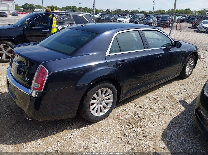 2012 Chrysler 300 VIN 2C3CCAAG7CH312052 IAAI salvage auction — NORMAL WEAR, Clear (Illinois), sold $1,000 on 2026-08-01 (photo 4)