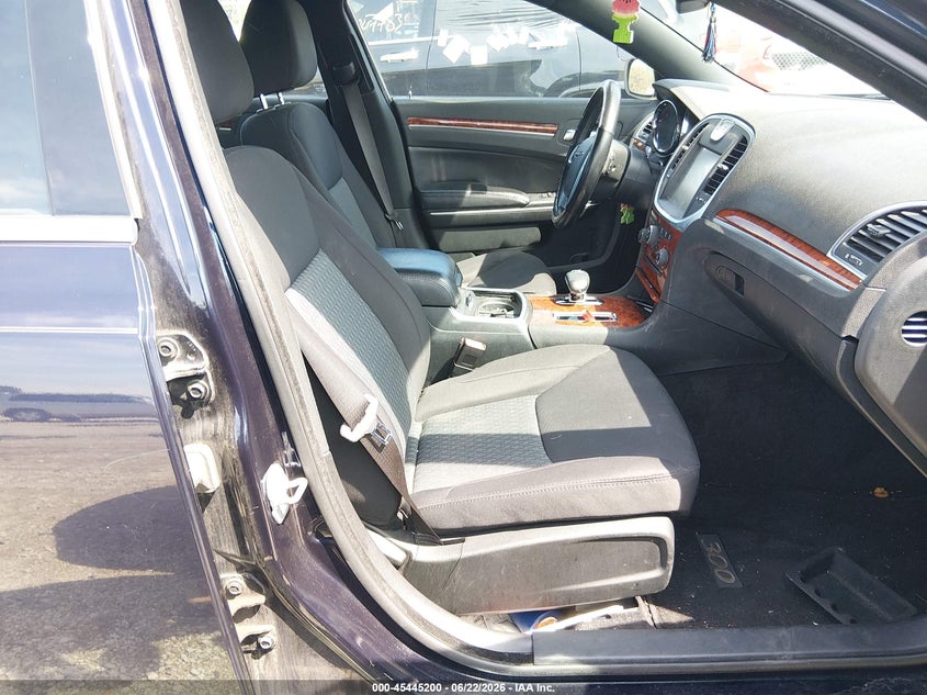 2012 Chrysler 300 VIN 2C3CCAAG7CH312052 IAAI salvage auction — NORMAL WEAR, Clear (Illinois), sold $1,000 on 2026-08-01 (photo 5)
