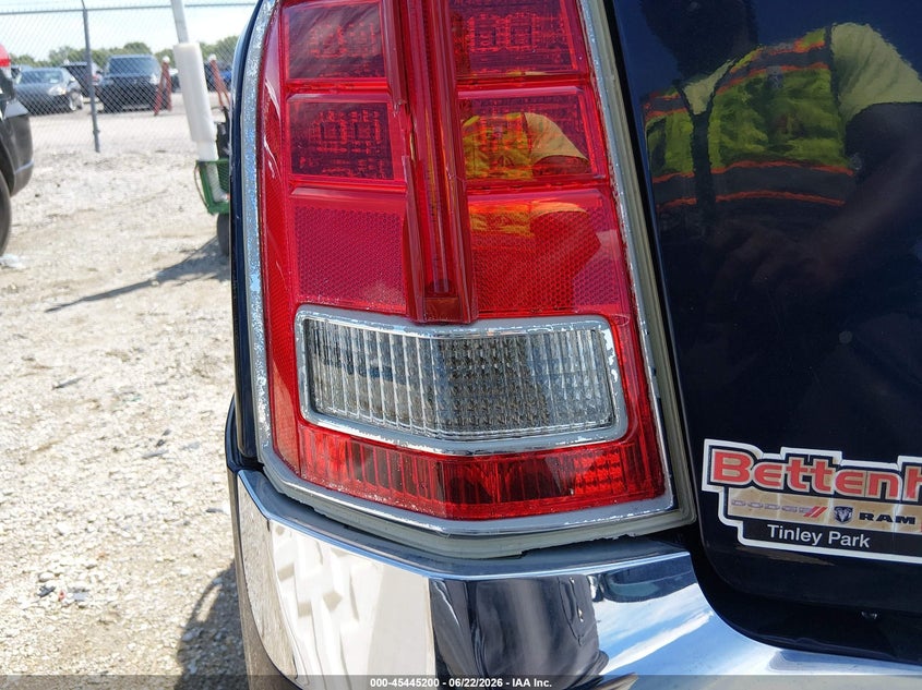 2012 Chrysler 300 VIN 2C3CCAAG7CH312052 IAAI salvage auction — NORMAL WEAR, Clear (Illinois), sold $1,000 on 2026-08-01 (photo 6)