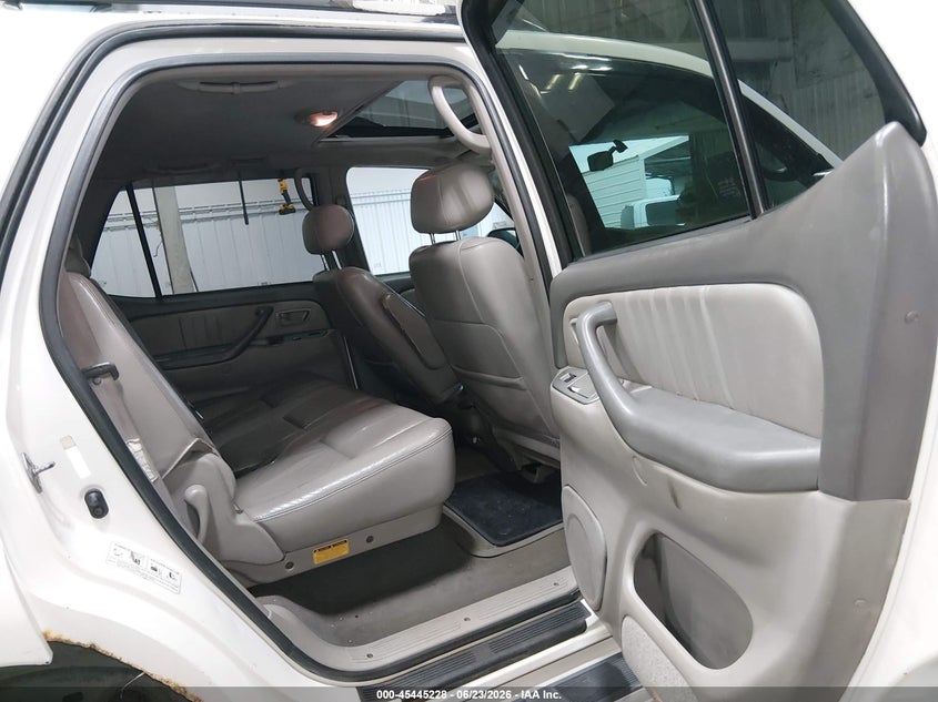 2001 Toyota Sequoia VIN 5TDBT48A61S047536 IAAI salvage auction — NORMAL WEAR, Original (Alaska), sold $2,650 on 2026-07-10 (photo 8)