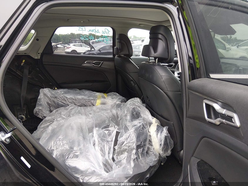 2025 Kia Sportage VIN 5XYK33DF4SG251293 IAAI salvage auction — REAR END, Salvage Title, sold $9,600 on 2026-07-31 (photo 8)