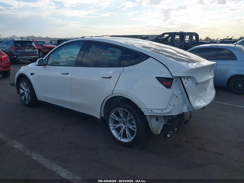 2024 Tesla Model y VIN 7SAYGAEE1RF030828 IAAI salvage auction — REAR END, Salvage Title, sold $12,600 on 2026-07-28 (photo 3)