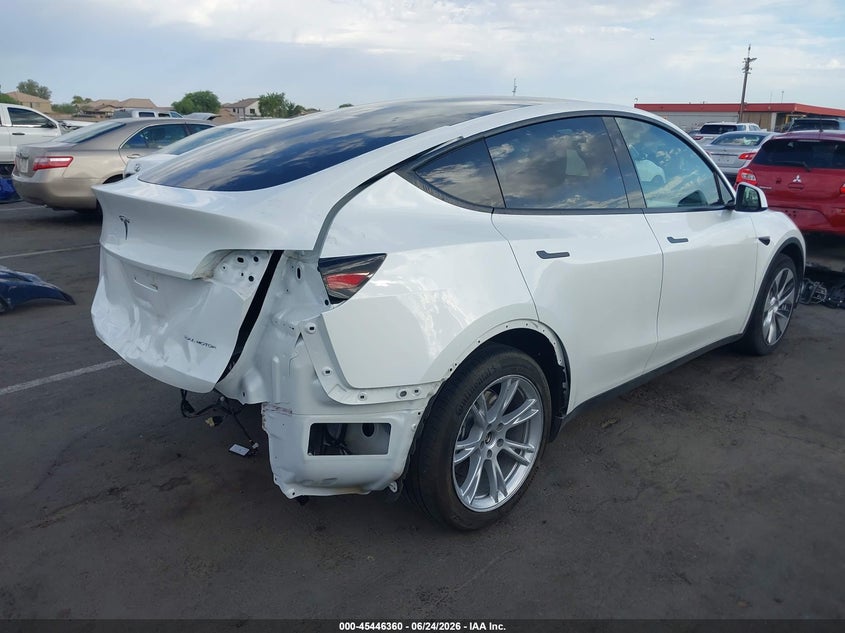 2024 Tesla Model y VIN 7SAYGAEE1RF030828 IAAI salvage auction — REAR END, Salvage Title, sold $12,600 on 2026-07-28 (photo 4)