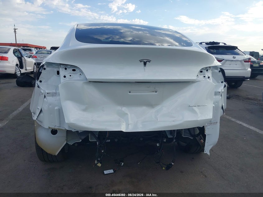 2024 Tesla Model y VIN 7SAYGAEE1RF030828 IAAI salvage auction — REAR END, Salvage Title, sold $12,600 on 2026-07-28 (photo 6)