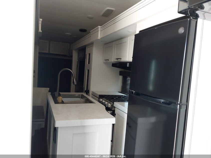 2025 Jayco Eagle VIN 1UJCA0BR0S1BE0227 IAAI salvage auction — STORM DAMAGE, Salvage (Nebraska), sold $13,450 on 2026-08-13 (photo 5)