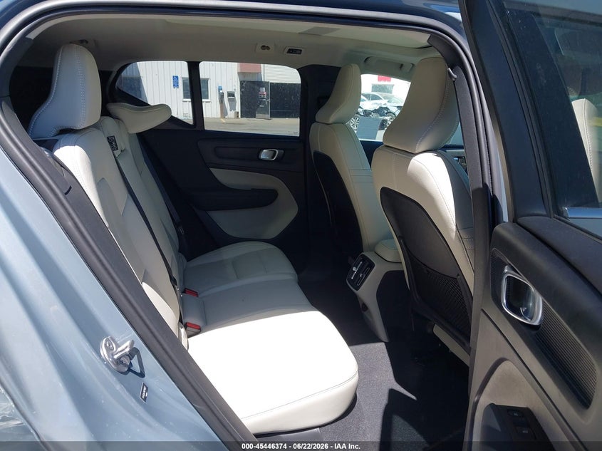 2022 Volvo Xc40 VIN YV4162UL2N2716927 IAAI salvage auction — SIDE, Salvage Title, sold $6,800 on 2026-08-05 (photo 8)