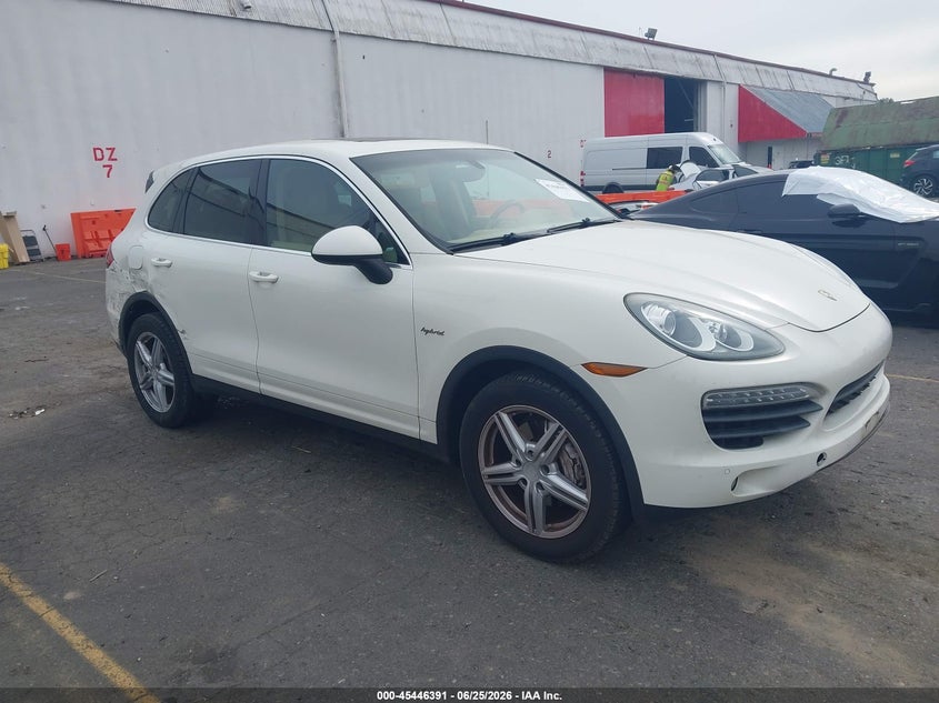 2011 Porsche Cayenne VIN WP1AE2A27BLA91592 IAAI salvage auction — REAR END, Salvage (Oregon), sold $1,950 on 2026-08-21 (photo 1)
